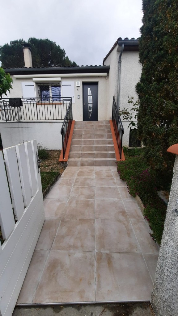 Escalier extérieur carrelé par ALV Rénovation